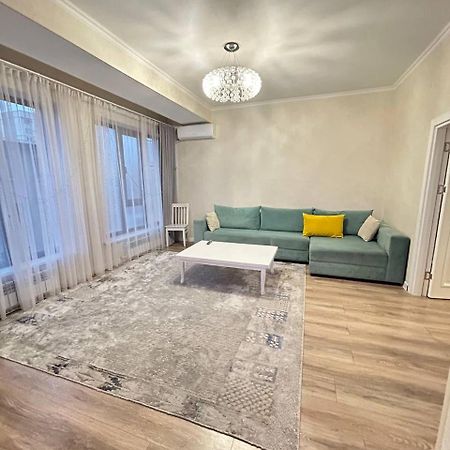 Ecohouse Apartment Bishkek Bagian luar foto