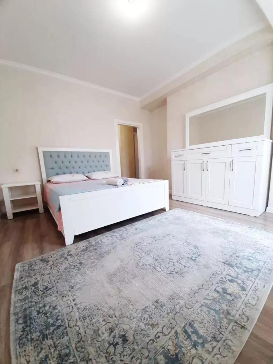 Ecohouse Apartment Bishkek Bagian luar foto