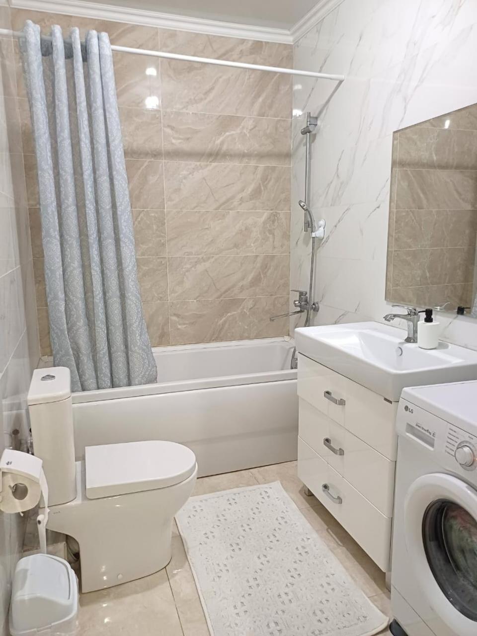 Ecohouse Apartment Bishkek Bagian luar foto