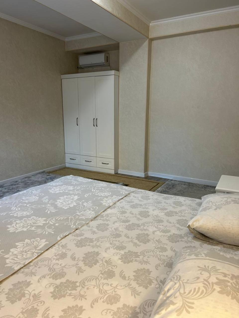 Ecohouse Apartment Bishkek Bagian luar foto