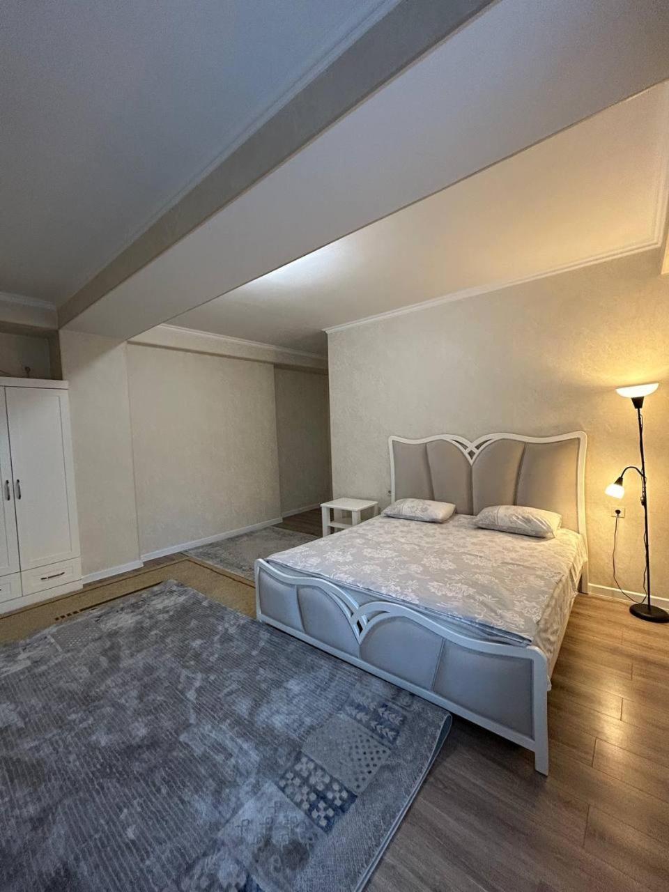Ecohouse Apartment Bishkek Bagian luar foto