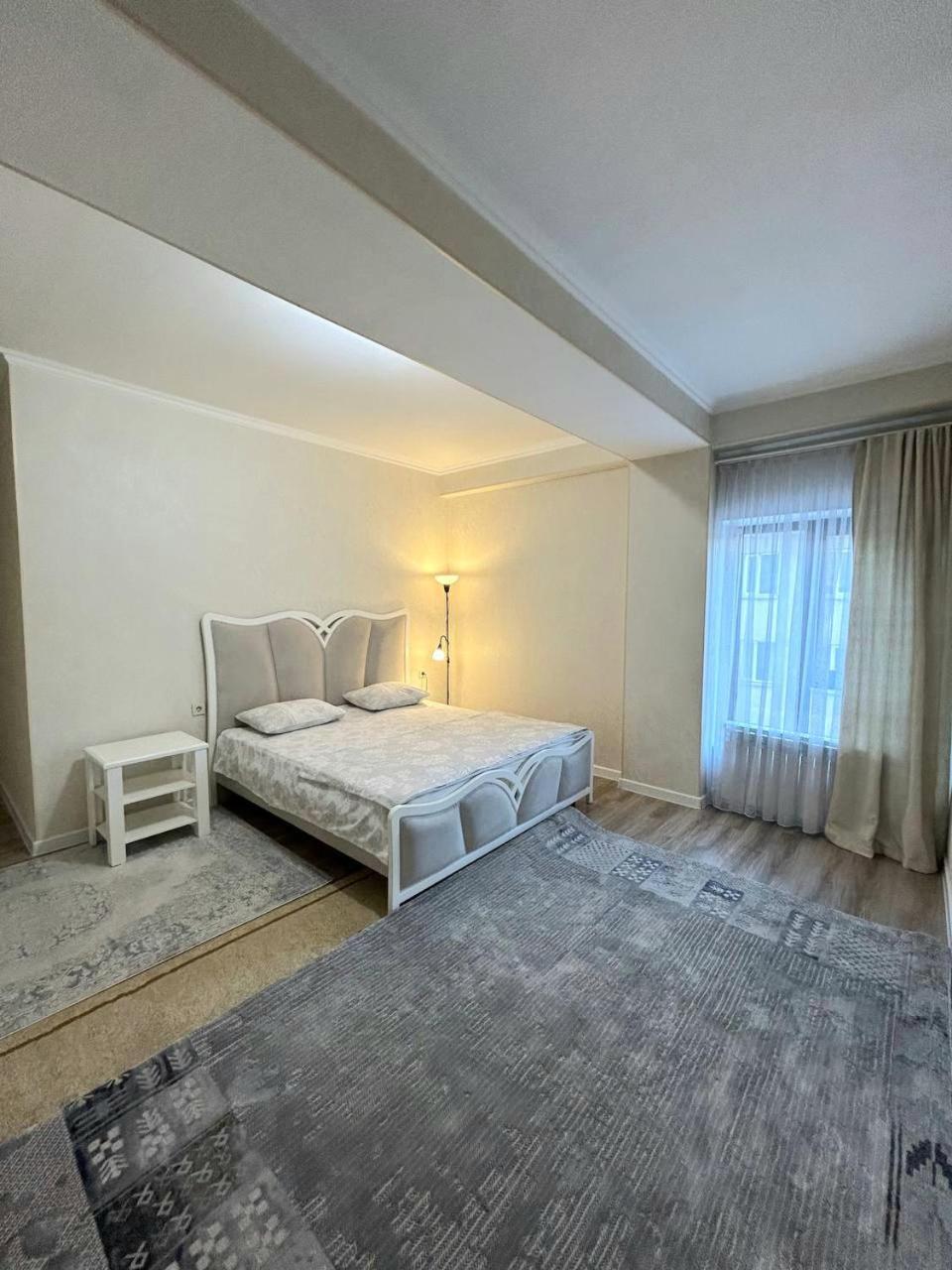 Ecohouse Apartment Bishkek Bagian luar foto