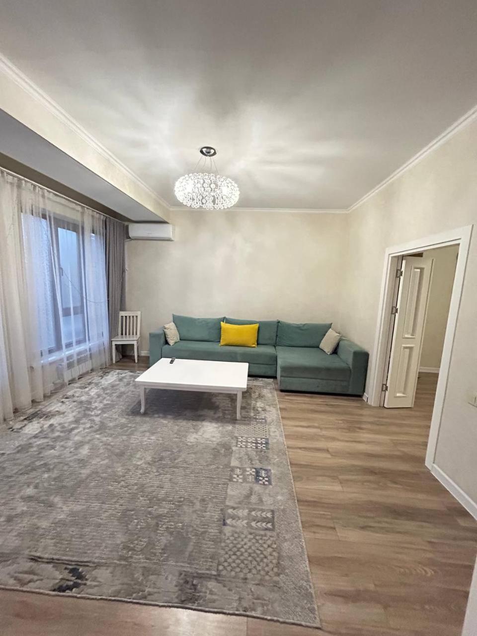 Ecohouse Apartment Bishkek Bagian luar foto